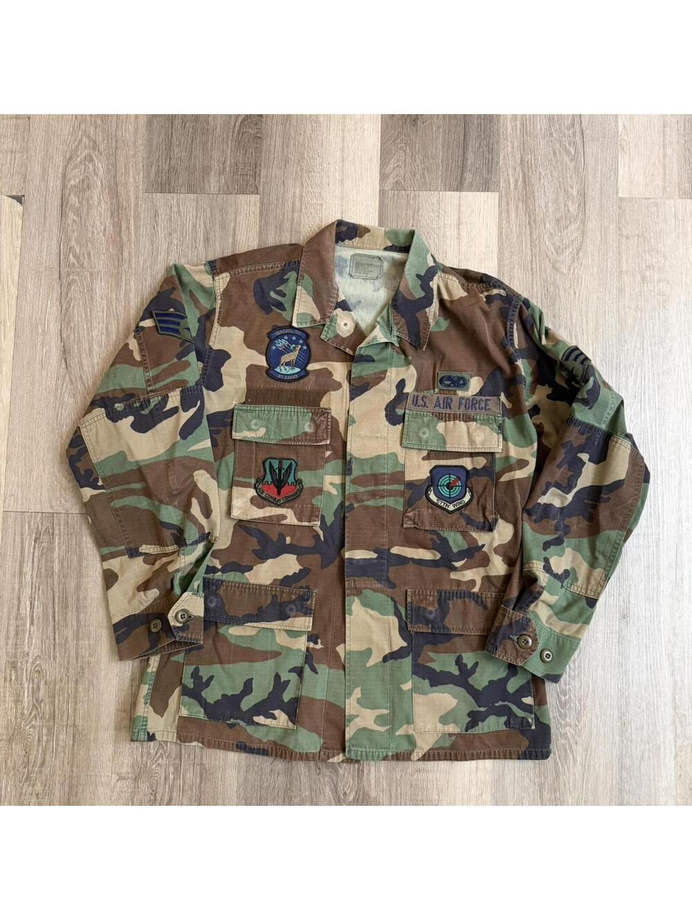 Vintage 1980s M81 U.S. Air Force military jacket with patches sz Medium Regular